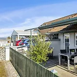 度假居 With Harbour View In *