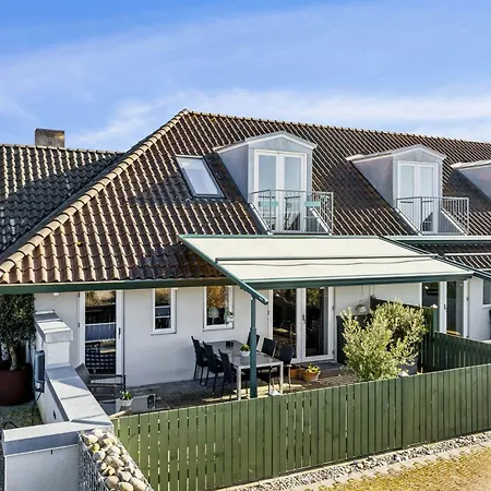 With Harbour View In *